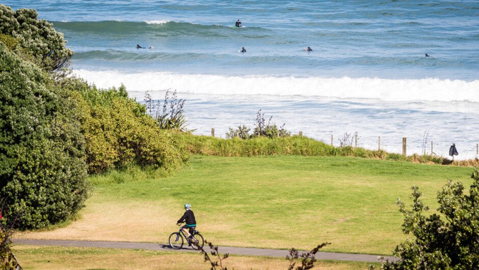 The Coastal Walkway and the Fitzroy lineup, New Plymouth, Fitzroy surf spot, Taranaki / SH45, New Zealand.
