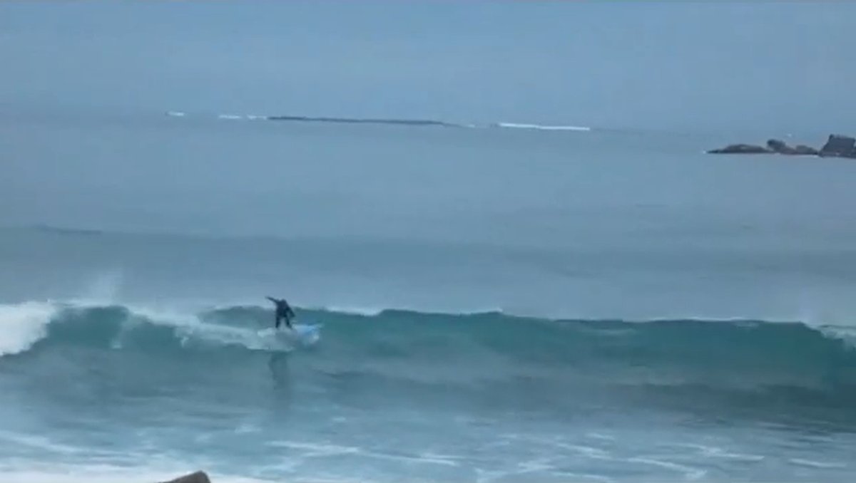 Setting a line down a long left as the swell wraps the reef, Porridge surf spot, Catlins / Southland, New Zealand.