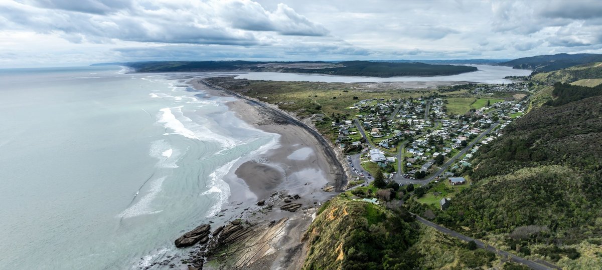 Smaller Port Waikato day with the headland for backdrop. Sunset Beach and the southern point are within walking distance of e