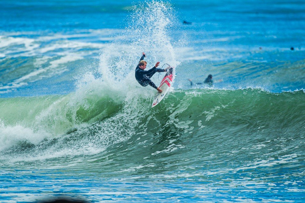 Big snap off the inside at Indies. The wave delivers proper power when the SW swell is on, and the green-water sections under