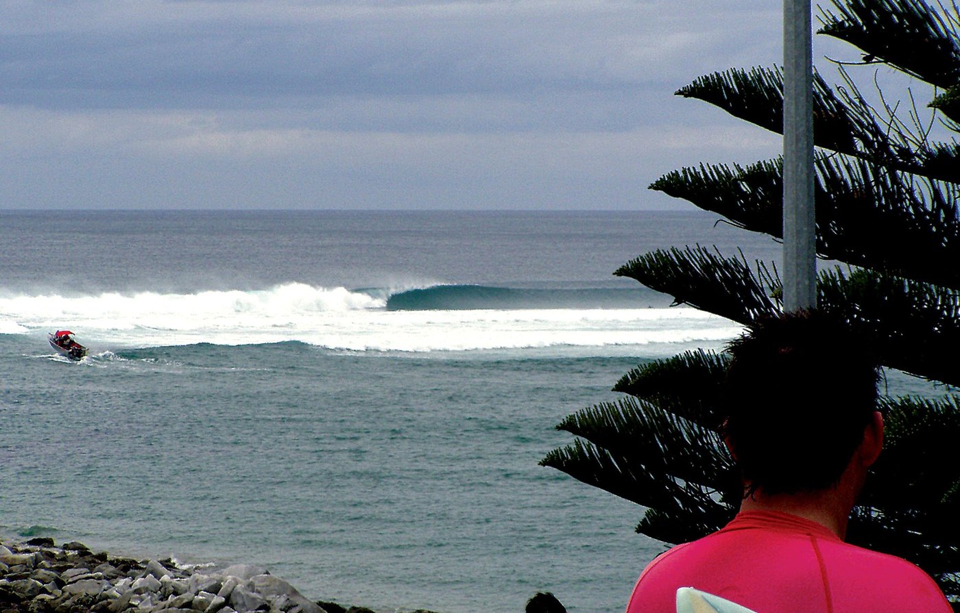 On the rare day the gulf swell pushes through, the reefs come alive, Takapuna surf spot, Auckland / Rodney, New Zealand.