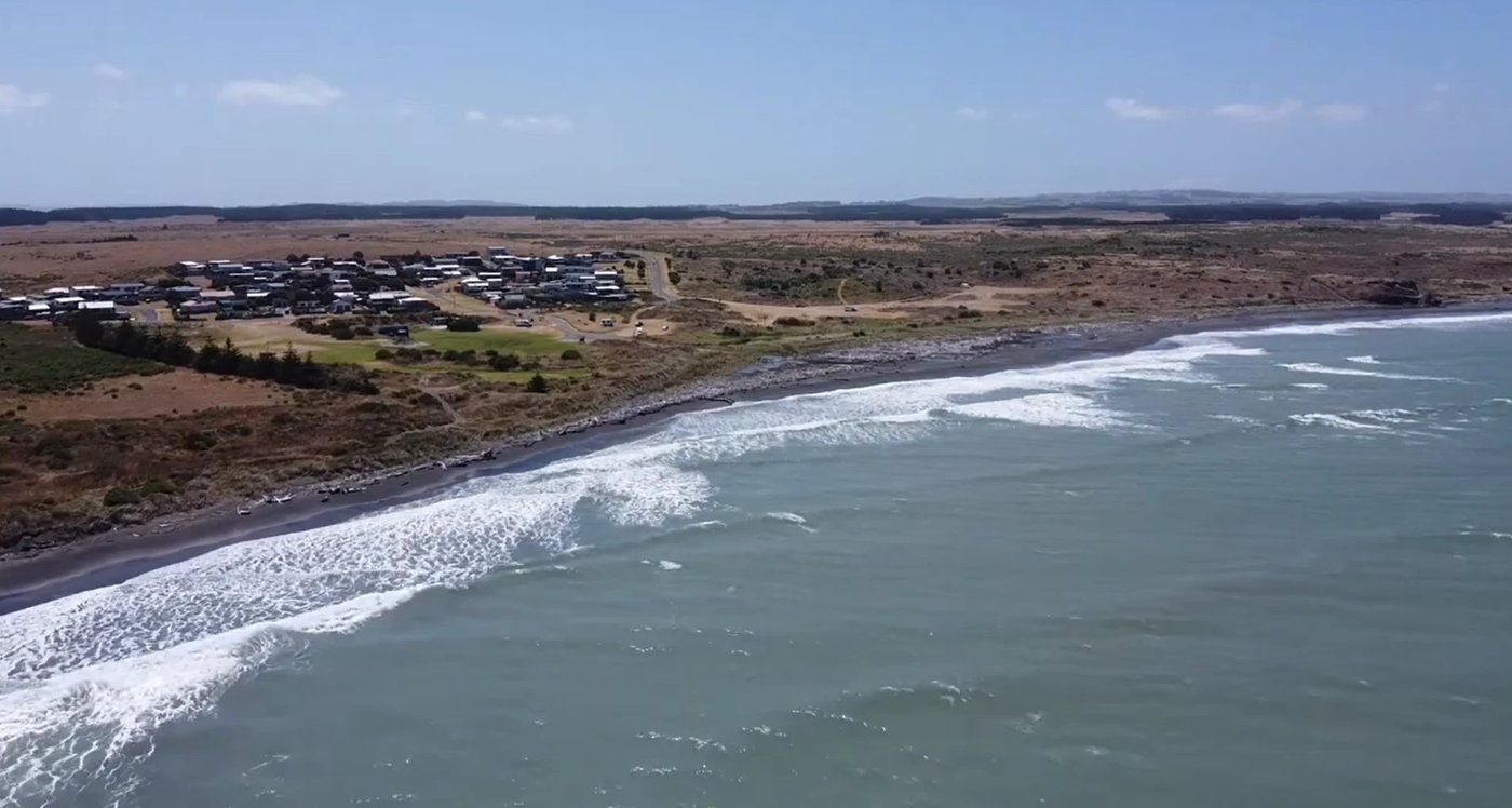 Surfing at Waiinu Beach, Waiinu Beach surf spot, Manawatu / Whanganui, New Zealand.