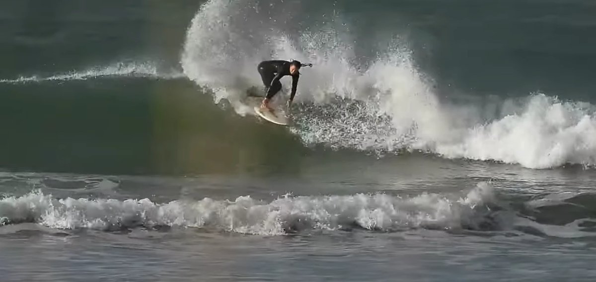 A clean Coromandel turn. The surf at Whangapoua works on a N or NE groundswell with light SW winds, Whangapoua / New Chums su